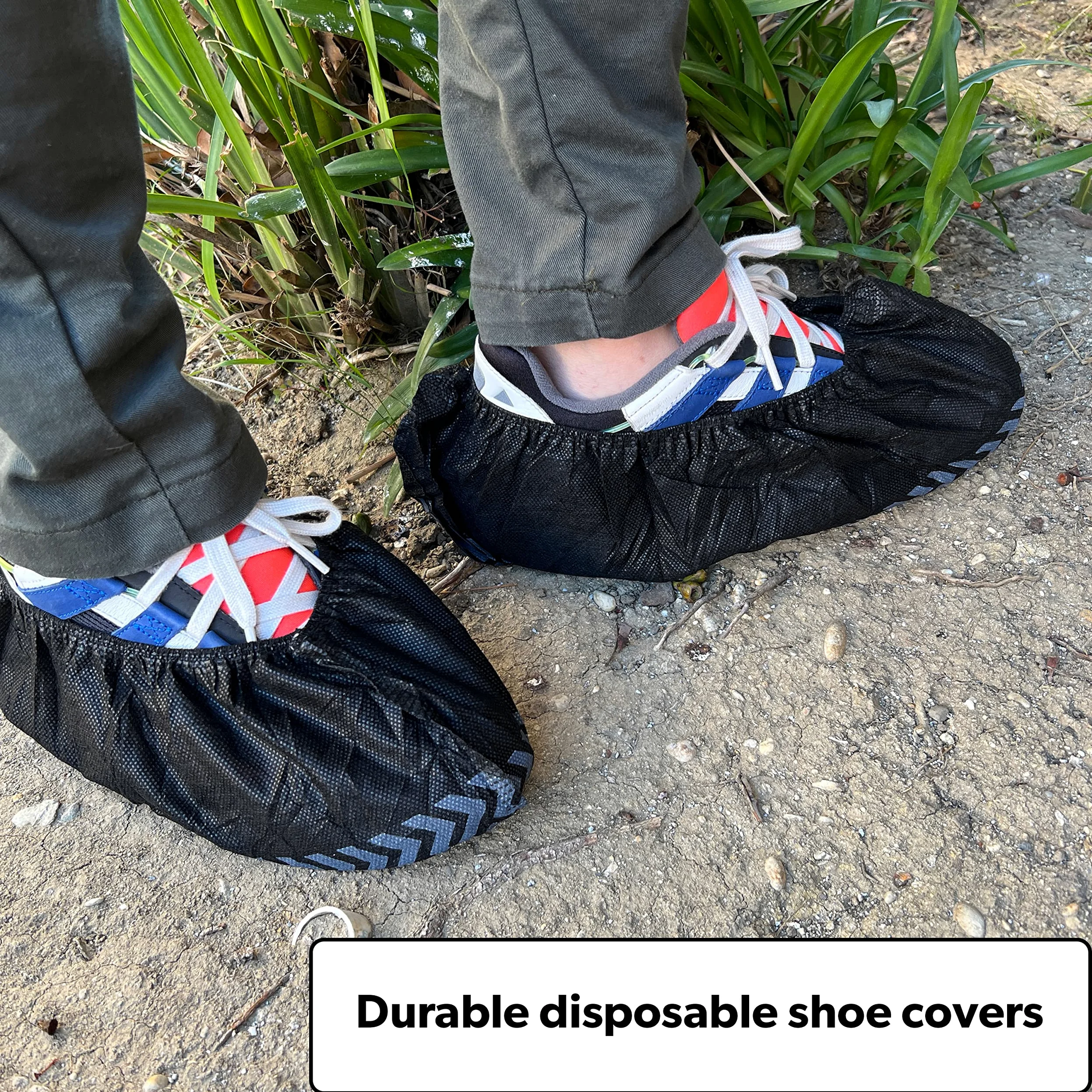 Lot de 100 couvre-bottes et chaussures jetables antidérapants et résistants à l'eau pour l'intérieur - Bottes durables de qualité supérieure avec semelles antidérapantes - Pour homme et