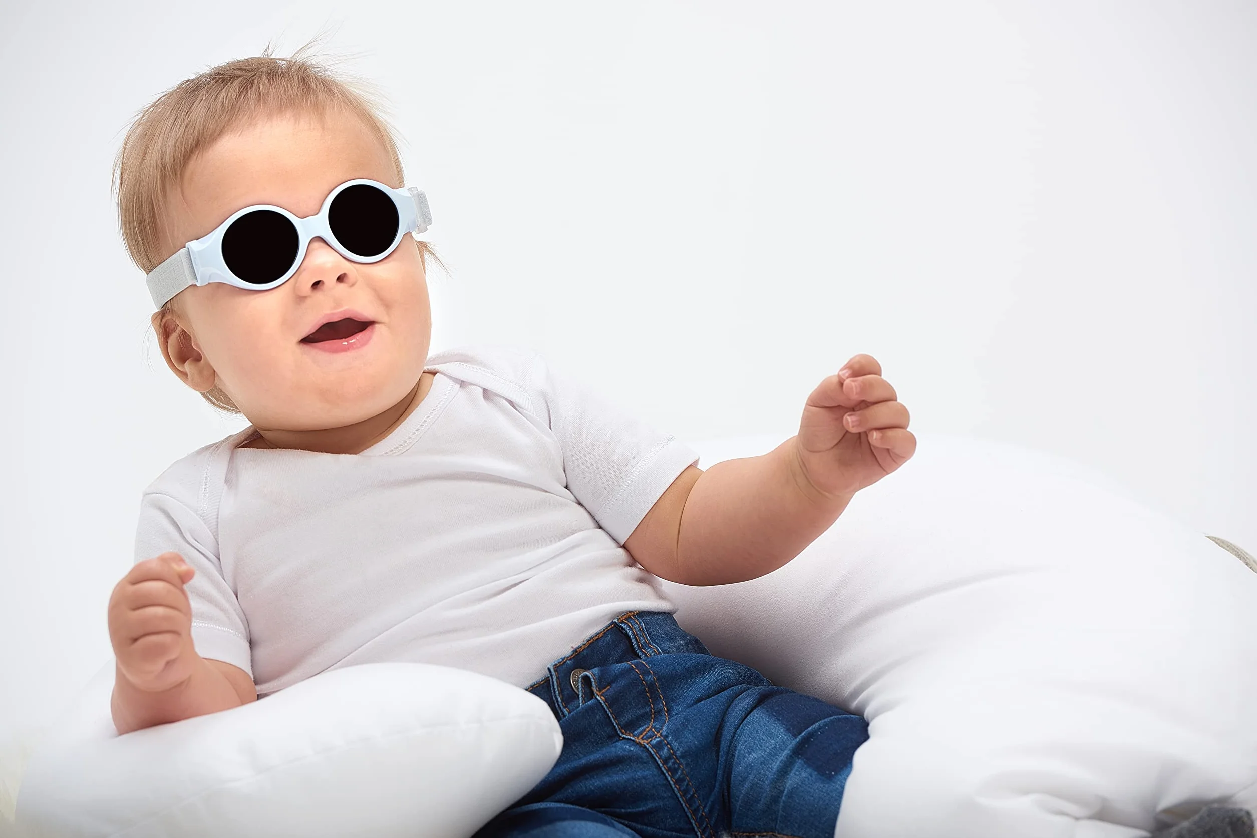 BÉABA, Lunettes de soleil pour bébé 0-9 mois, Protection 100% UV - CAT 4, Protection Latérale, Confort Optimal, Bandeau élastique ajustable, Bleu perle
