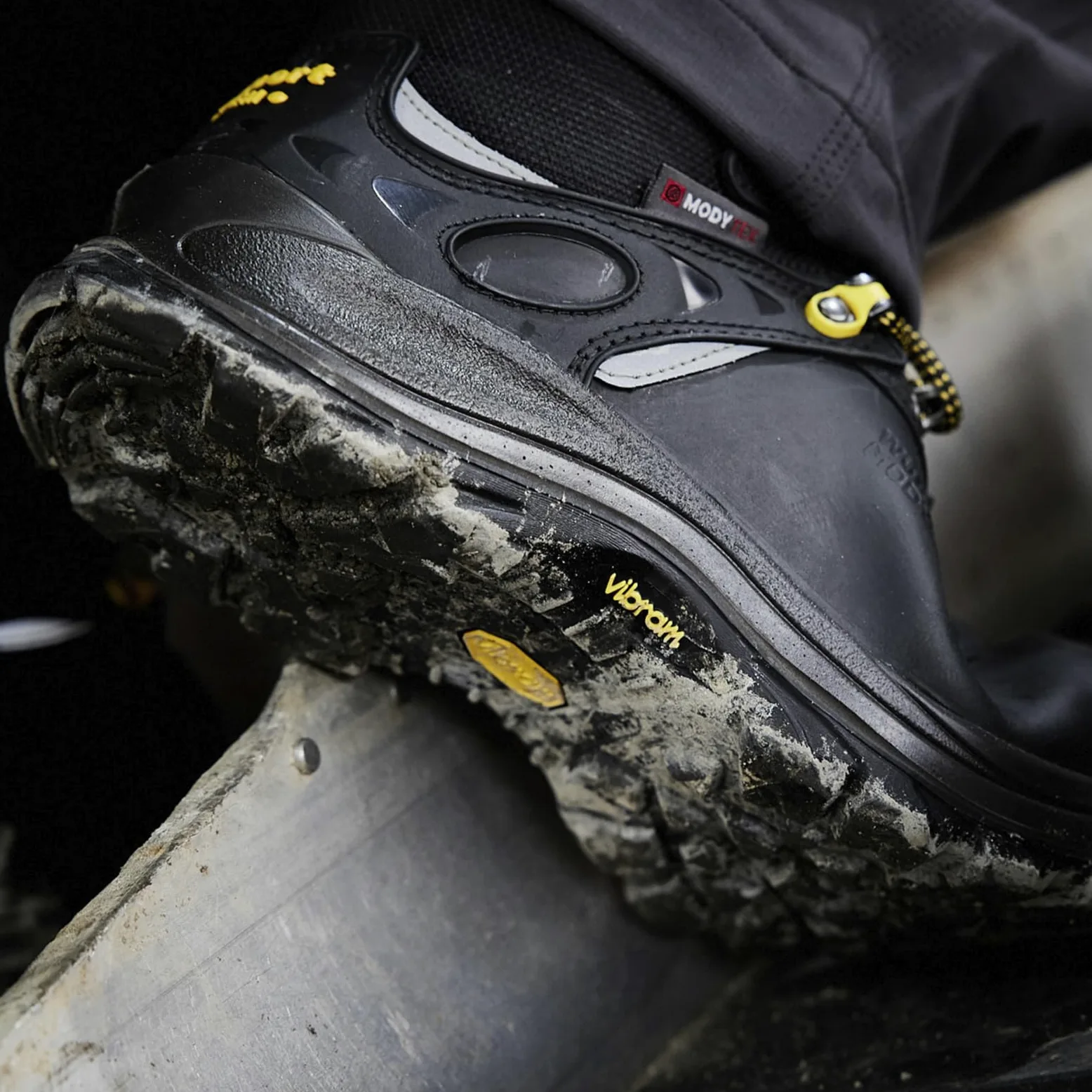 Chaussures de sécurité S3 HRO WR SRC Hydro Modytex montantes noires
