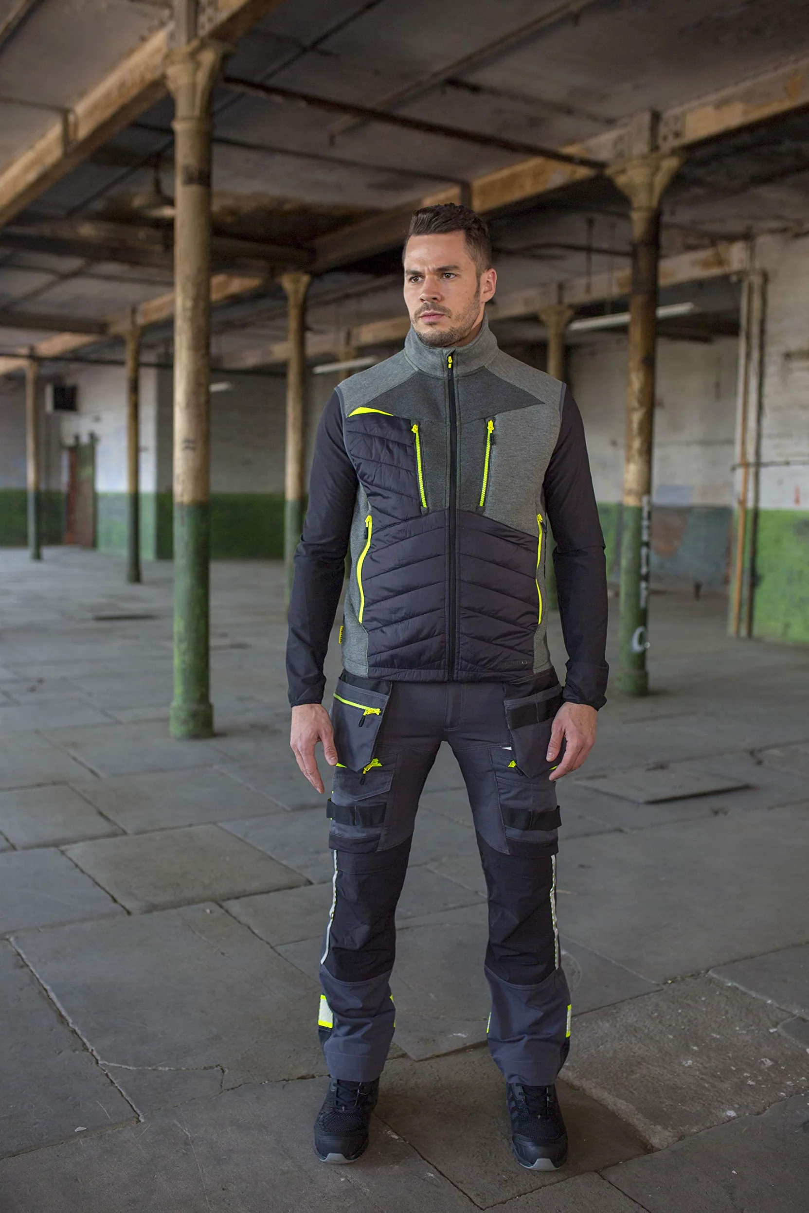 Portwest DX470 DX4 Baffle Gilet Ourlet Incurvé Intérieur Cordon de Serrage | Gris métal, 3XL, Poches Latérales Zippés, Liseré Réfléchissant, Tissu Extensible, Six Poches