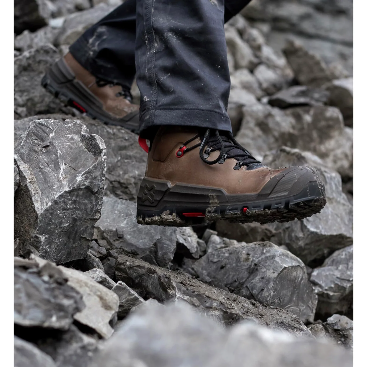 Chaussures de sécurité montantes CRONOS S3S SR FO HRO CI HI LG SC Brun