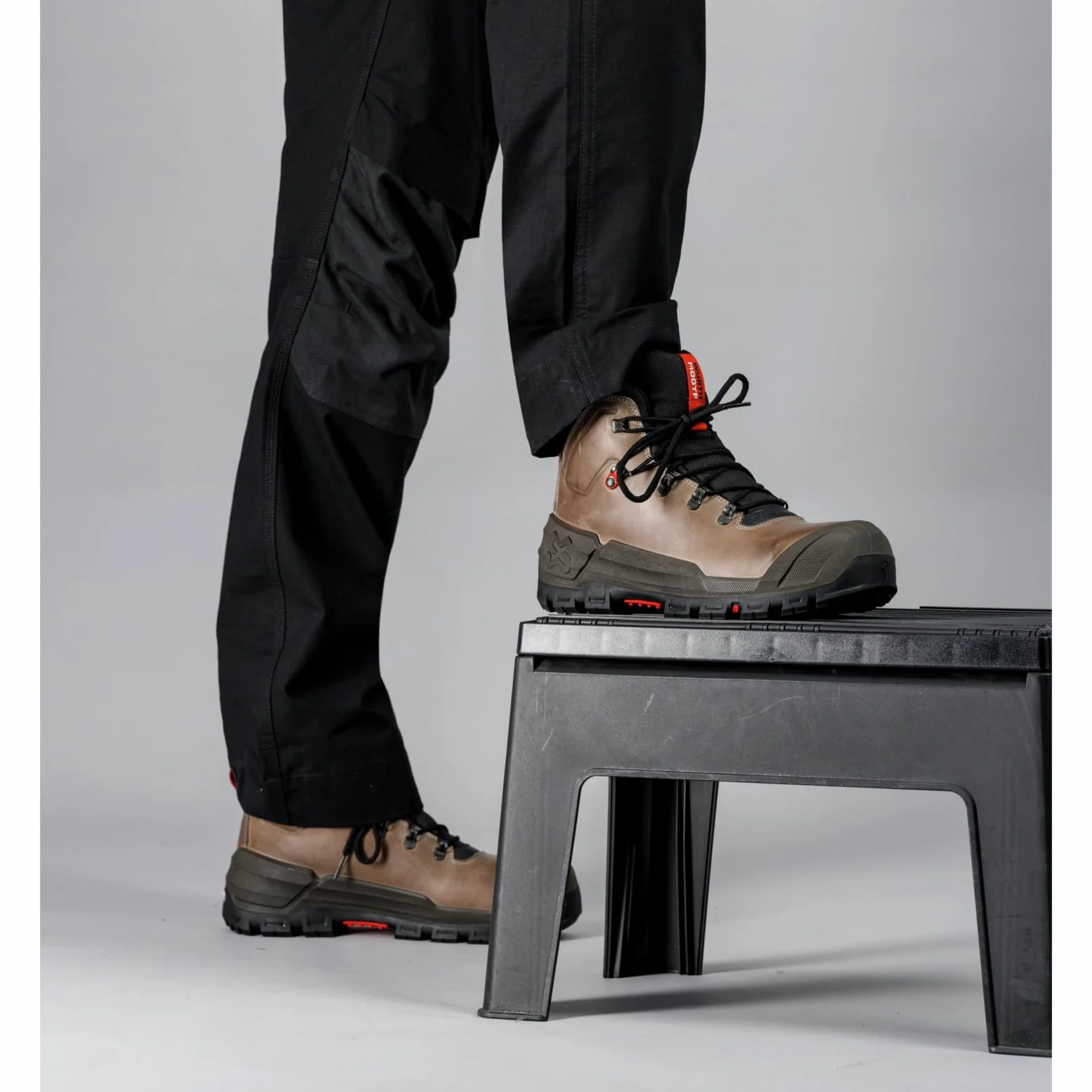 Chaussures de sécurité montantes CRONOS S3S SR FO HRO CI HI LG SC Brun