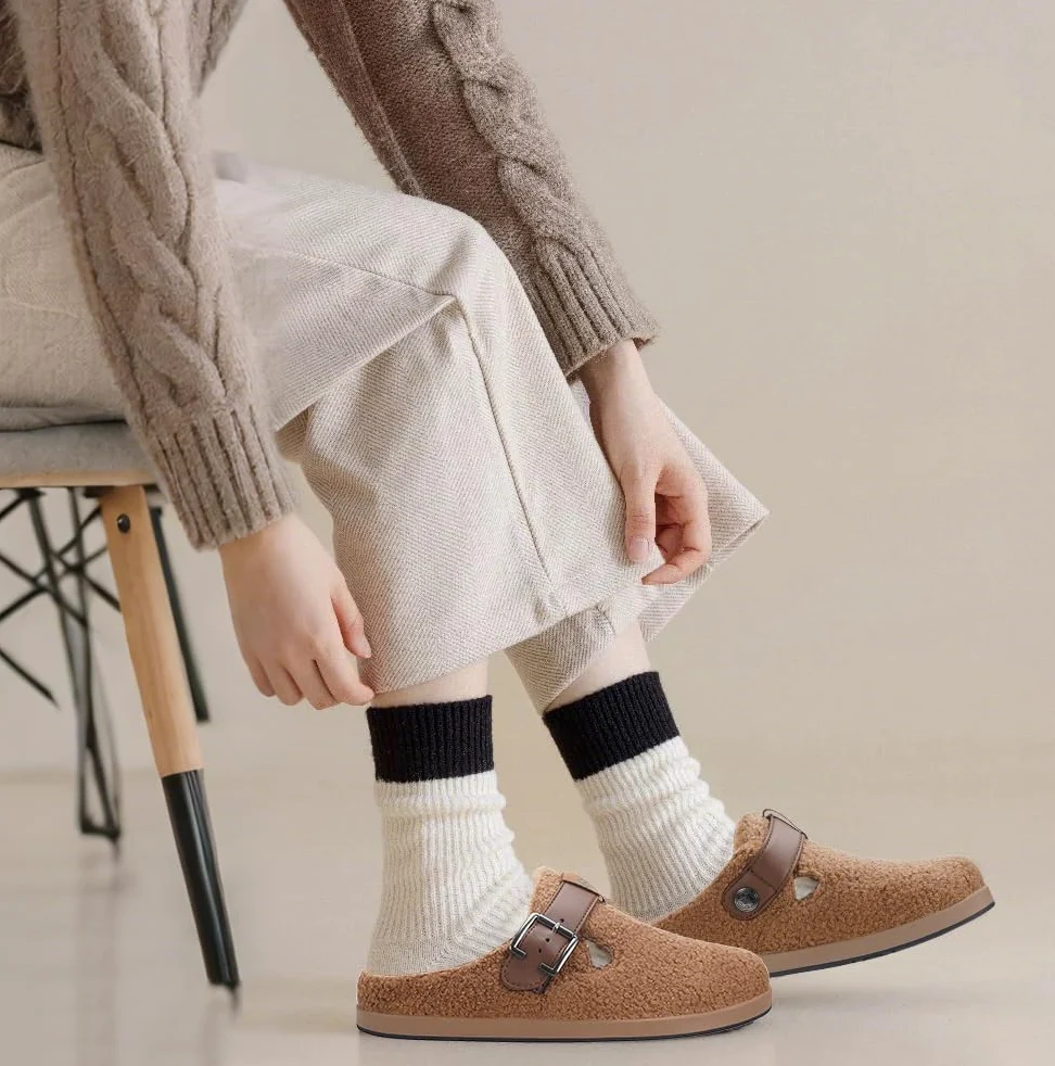Sisttke Chaussons Sabots Chaude Fourrure Hiver Femmes Hommes Pantoufles | Doublure en peluche,Confort ,Antidérapant,Chaussures de Jardin,parfait pour la maison et le extérieur.